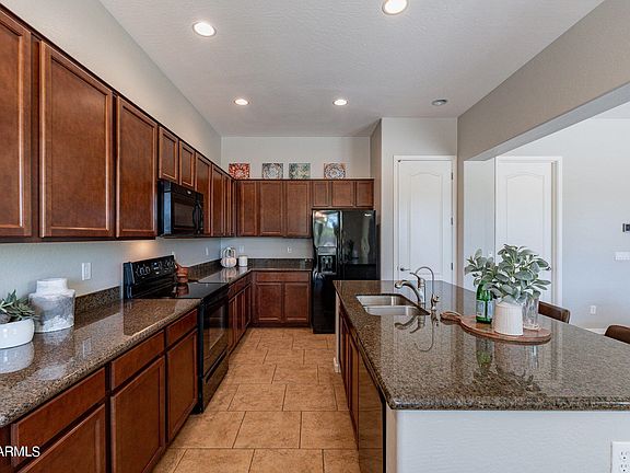 3rd image of 21263 W SYCAMORE Drive