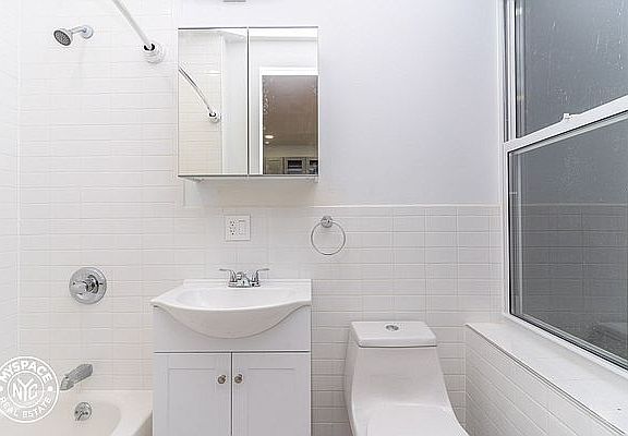 5th image of 1969 Pacific St #9