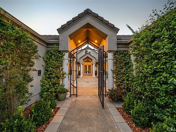 2nd image of 2813 Alamo Dr