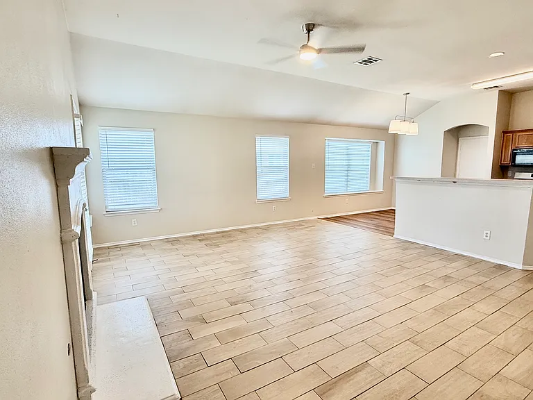 816 Cheryl St #1 — Photo 26