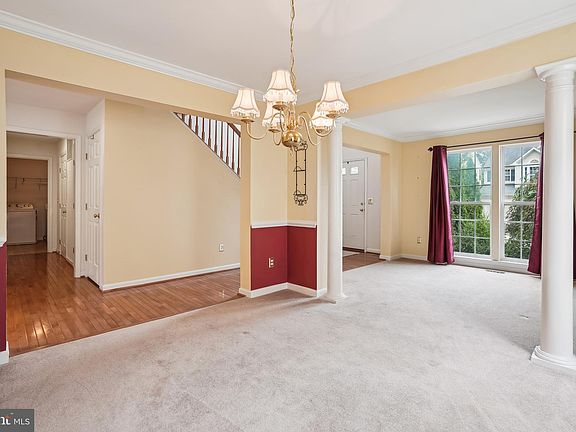 4th image of 988 Riverdale Cir