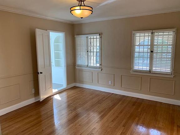 4th image of 1818 Manning Ave