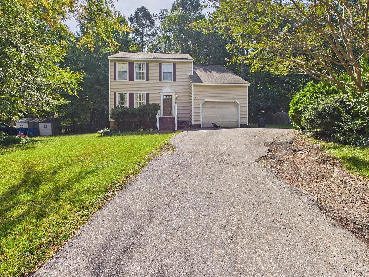 4 bed, 2.5 bath, 1930 sqft, $2,400 — Photo 2