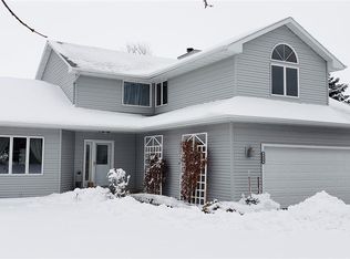 2425 Northridge Dr, North Mankato, MN 56003