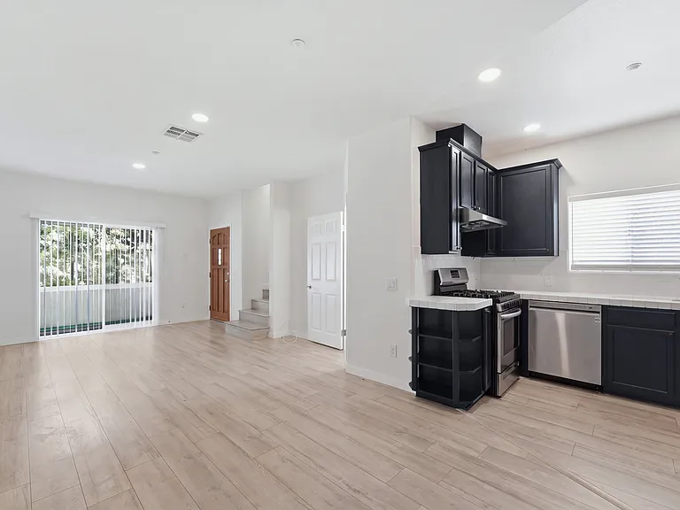 1665 Manning Ave — Photo 23