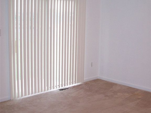 3rd image of 1131 Commercial Ct