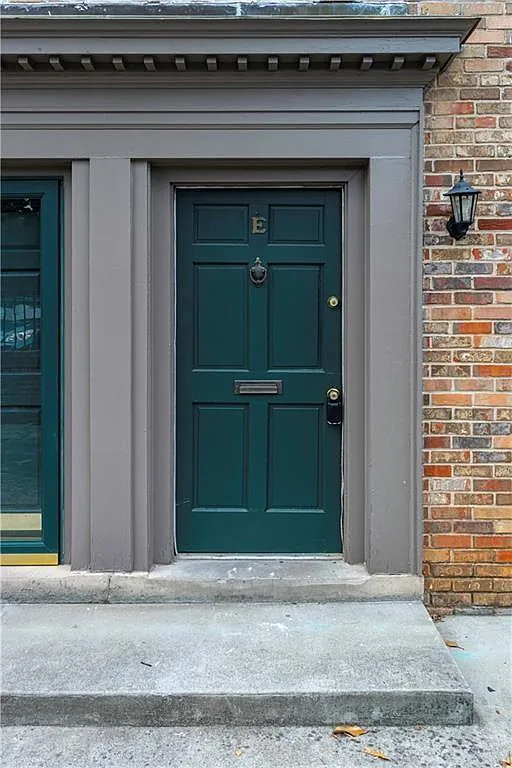 2 bed, 1.5 bath, $1,600 — Photo 2