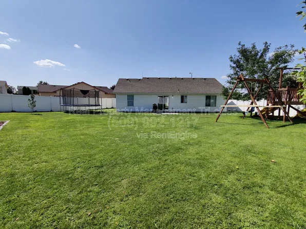 8605 Zepher Ct, Pasco, WA 99301