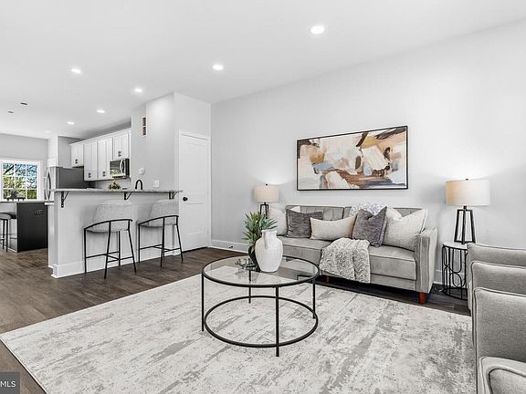 4th image of 4927 Devitt Pl