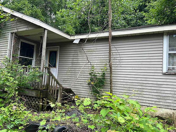 2nd image of 19524 Gilmer St