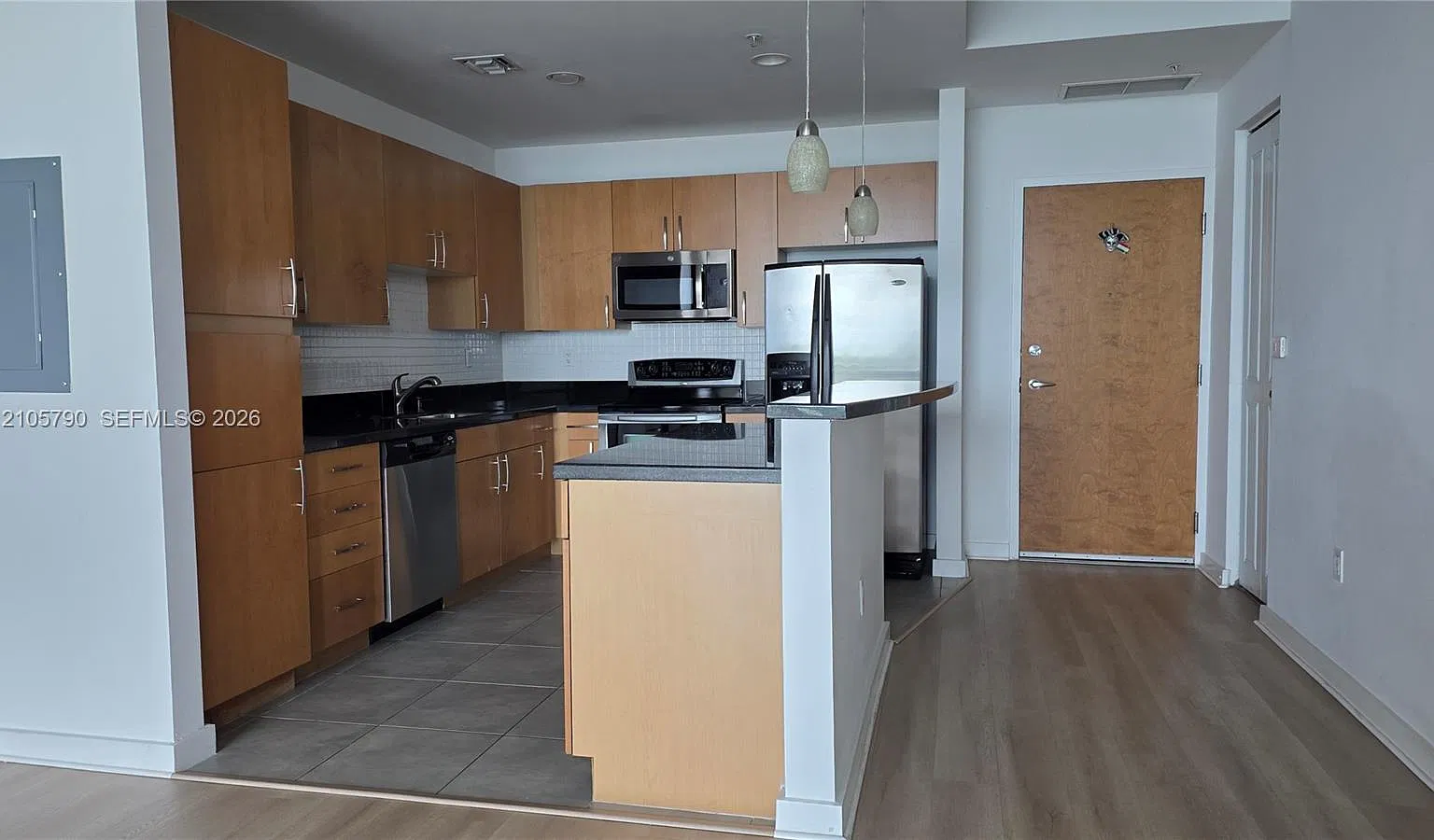 Edge Condo — Photo 4