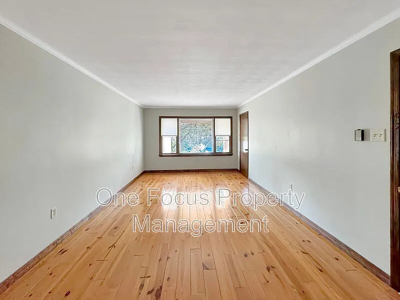 2 bed, 1.0 bath, $895 — Photo 3