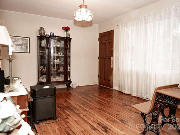 4th image of 211 Bright Ave