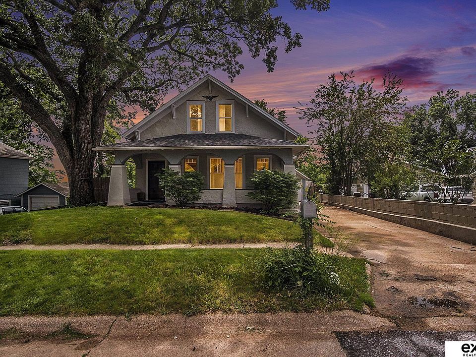 1st image of 709 Avenue E