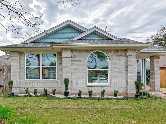 3rd image of 15635 Scenic Haven Dr