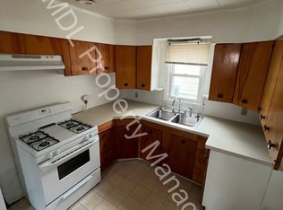206 Harold St APT B, Midland, MI 48640