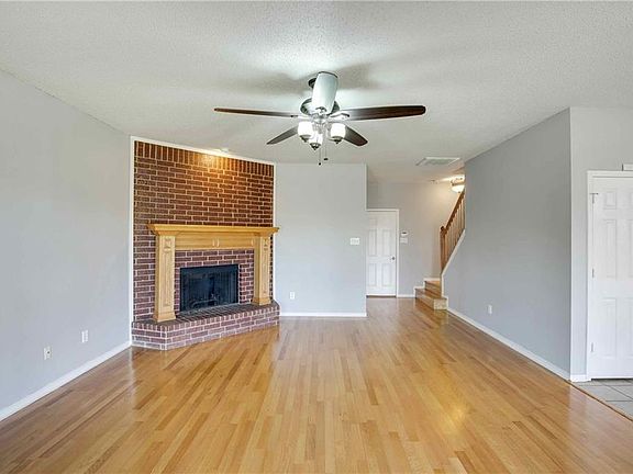 2nd image of 1911 Country Walk Ln