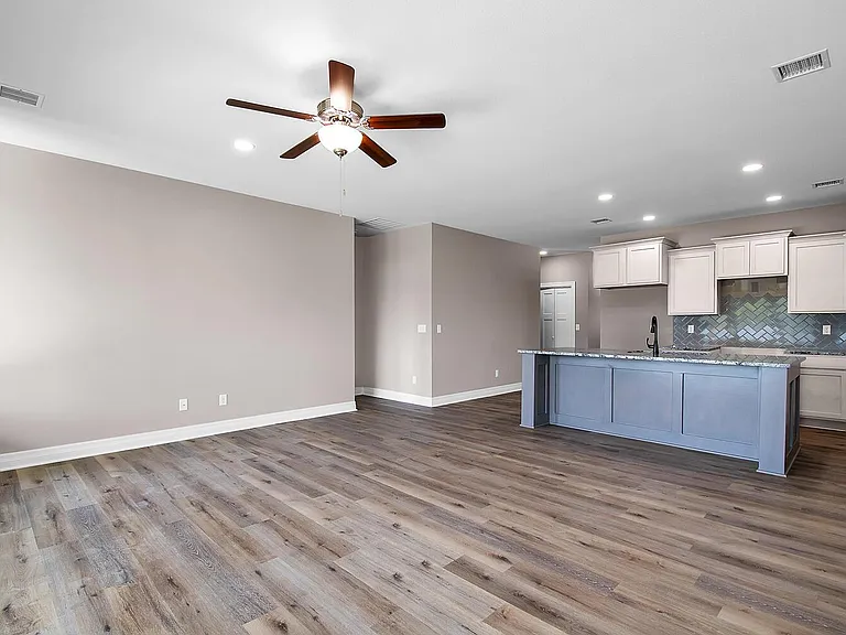 904 N Cloverleaf St — Photo 1