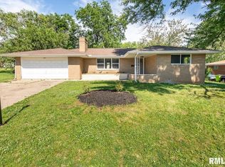 4030 N Brookdale Pl, Peoria, IL 61614