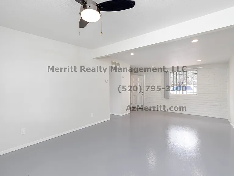 50 W King Rd #15 — Photo 6