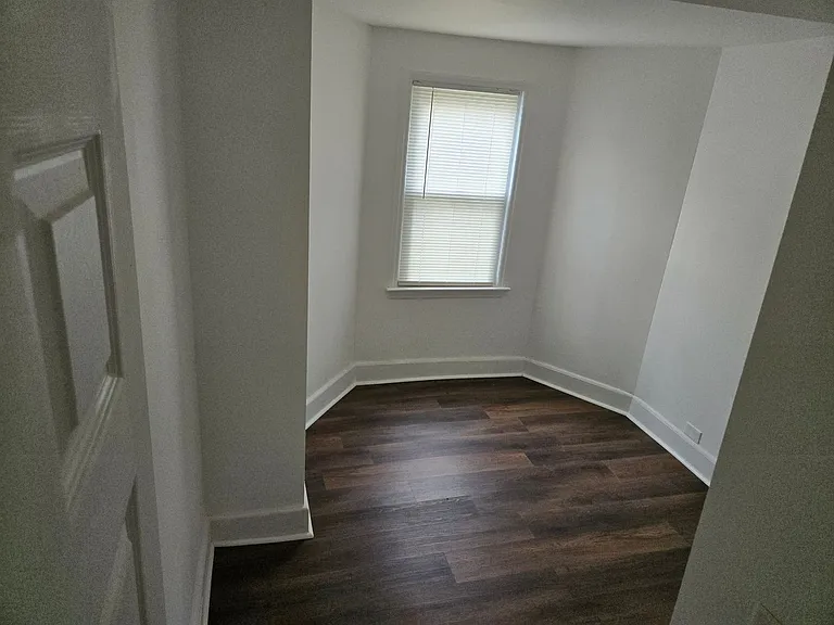 1314 W 3rd St — Photo 11