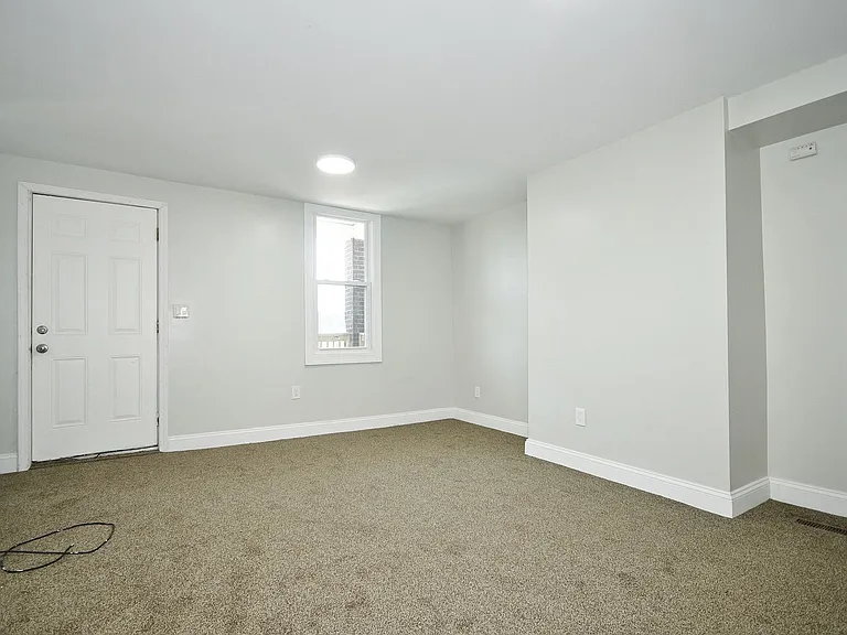 1103 Crosby St #1 — Photo 13