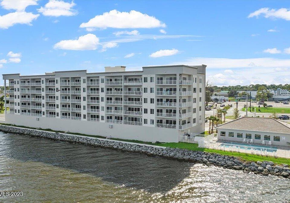 1st image of 1825 Riverside Dr S #309