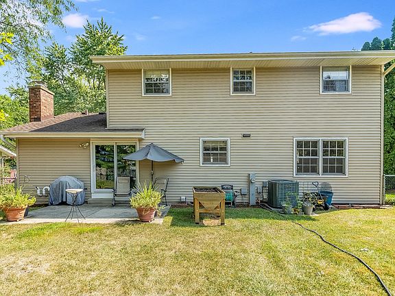 Large, private, fenced yard
