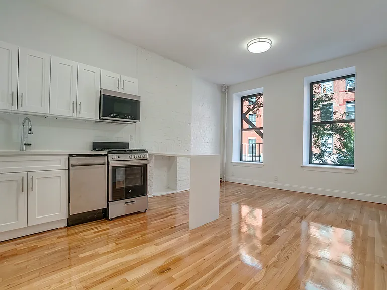 348 W 47th St #2A — Photo 1