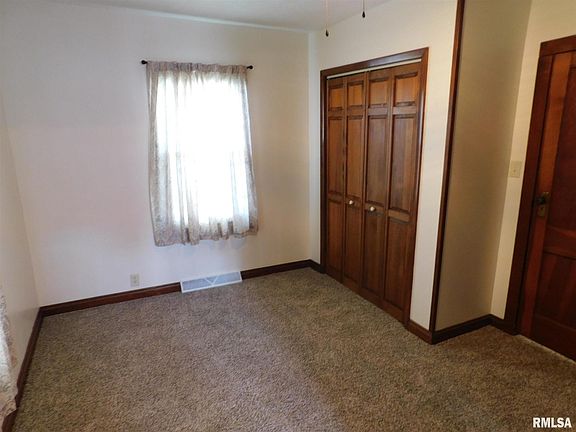4th image of 912 Lincoln St