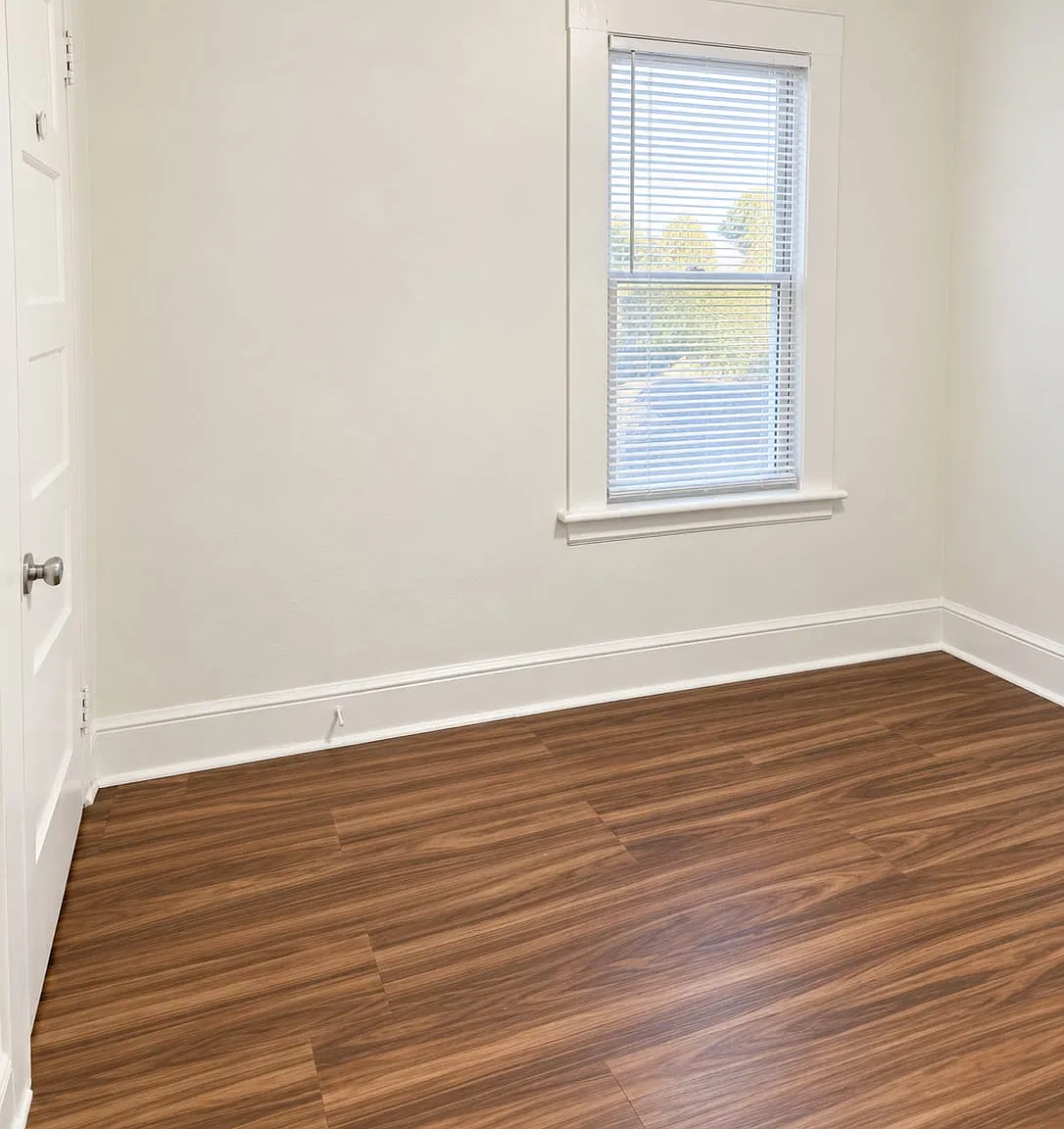 3 bed, 990 sqft, $2,400 — Photo 4