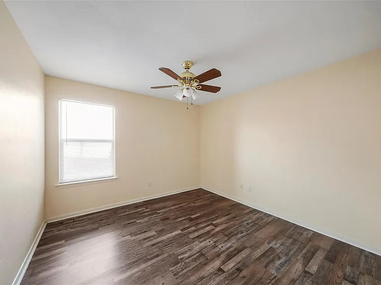 20410 Pomegranate Ln — Photo 9