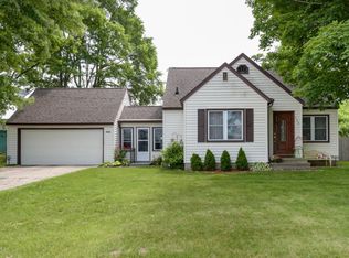 406 Naomi St, Plainwell, MI 49080