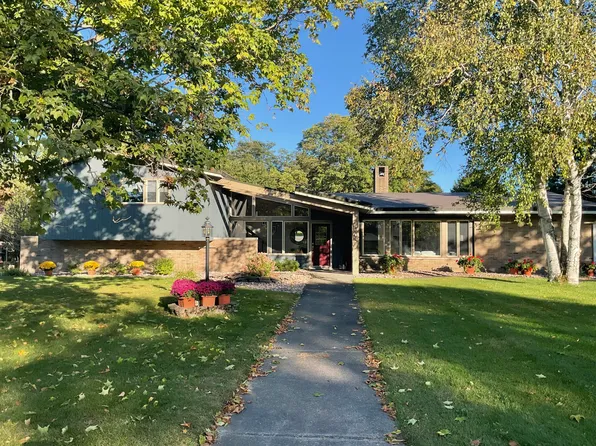 305 Hudson Dr, Sault Sainte Marie, MI 49783