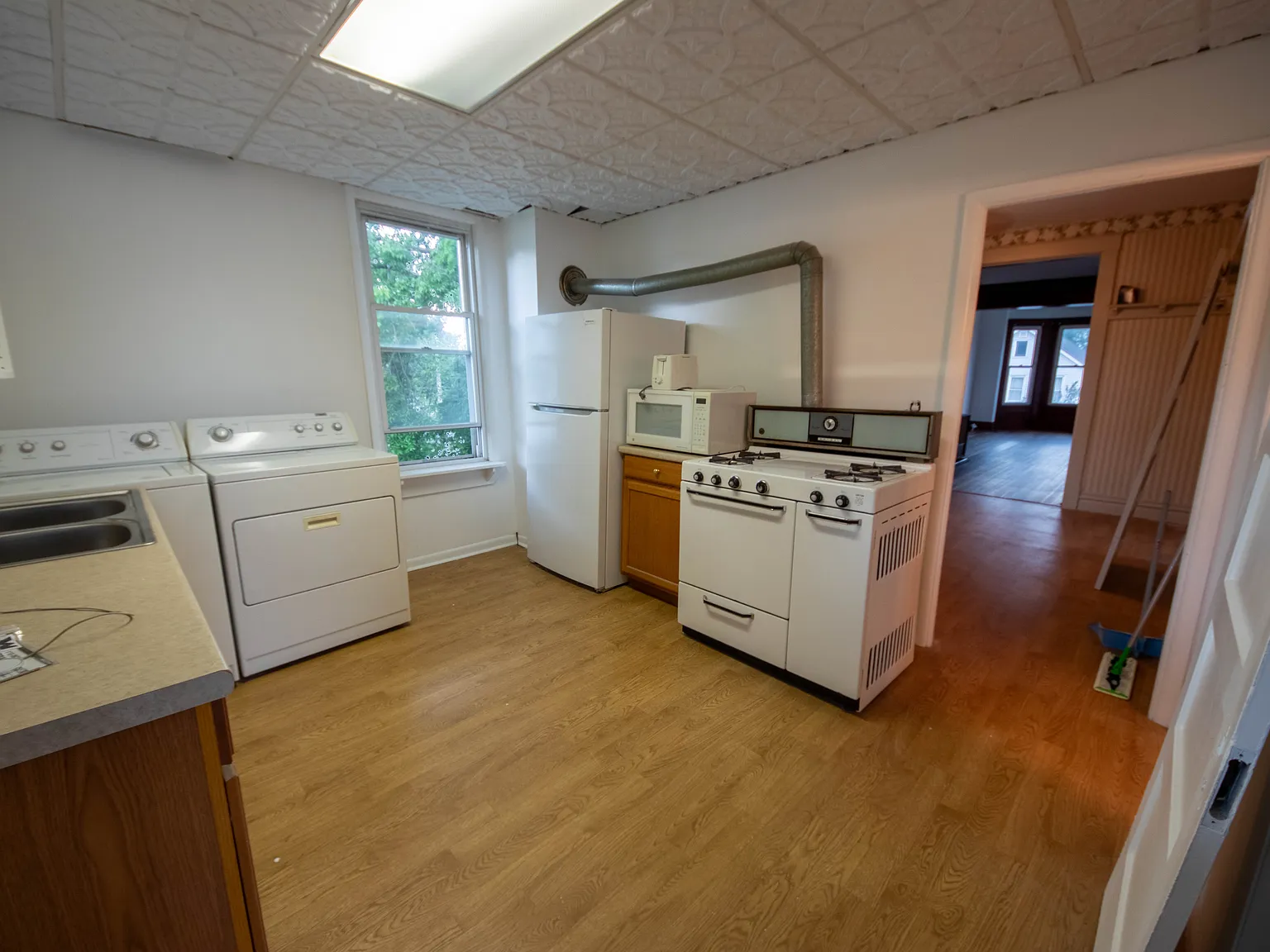 4 bed, 1100 sqft, $1,800 — Photo 4