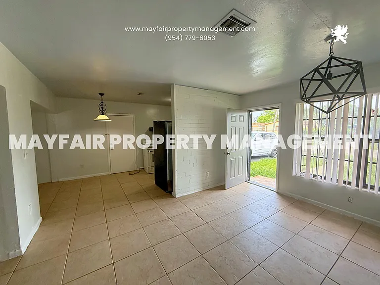 20520 NW 24th Ct — Photo 1