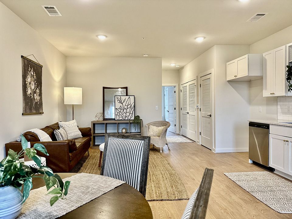 1st image of 600 E Trinity Ln #103