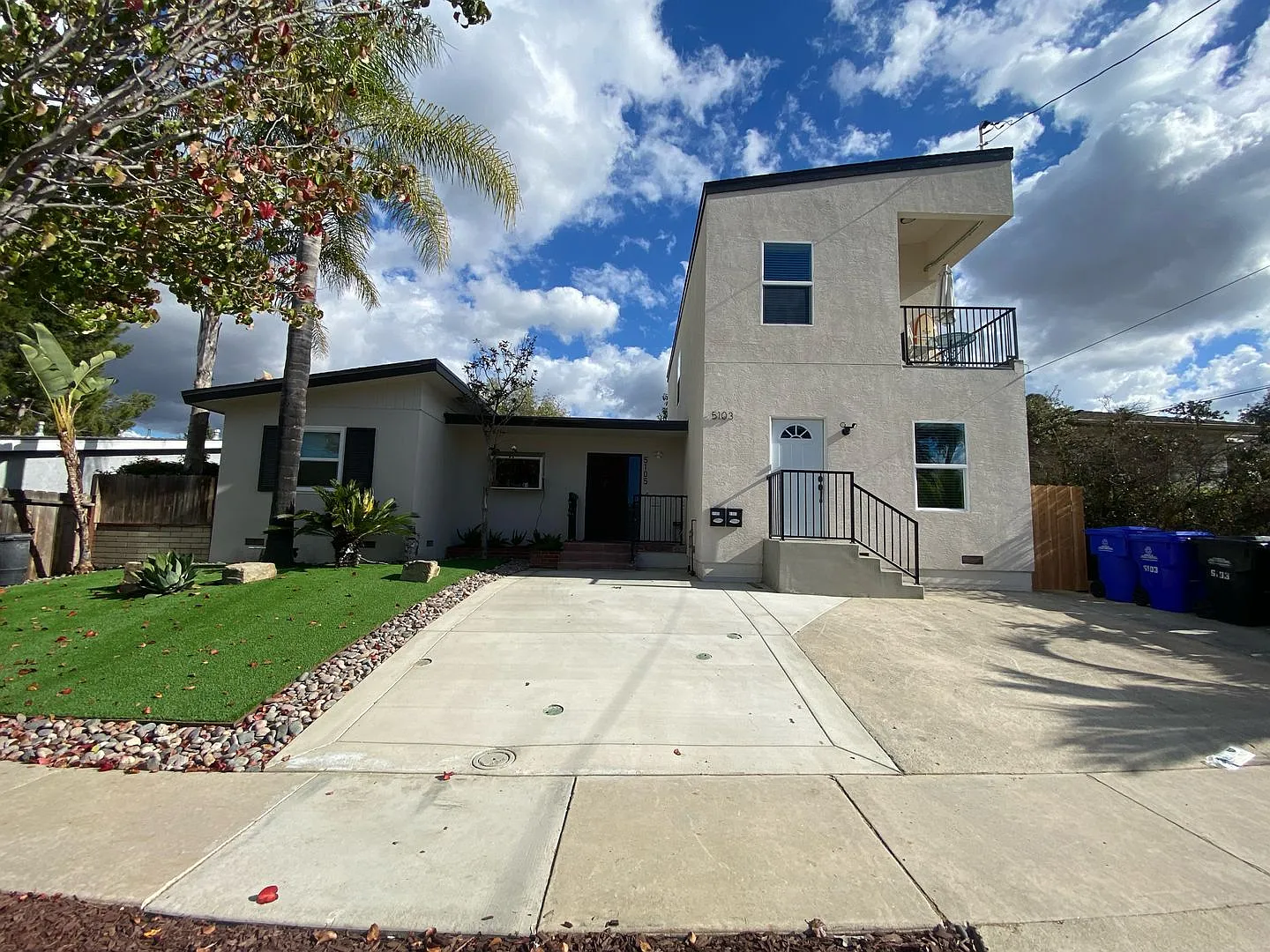 Cozy 4BD/2BA House on Gary with Beautiful Yard — Photo 2