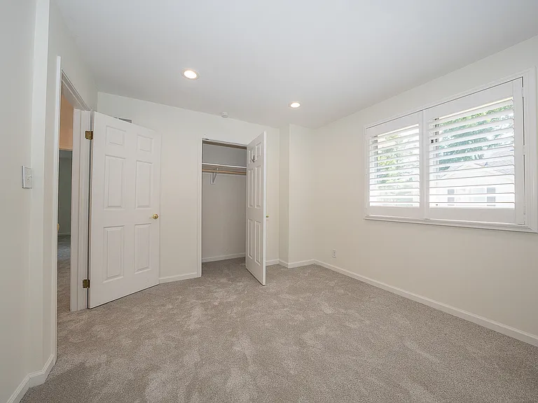 116 Montrose Ave #H — Photo 36