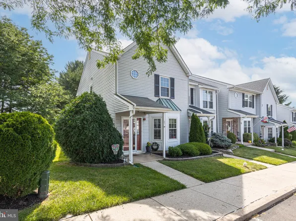 71 Fair Oaks Ct, Newtown, PA 18940