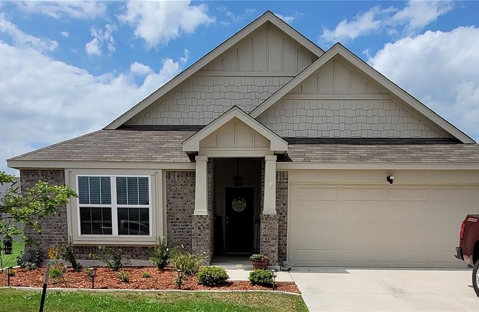 1st image of 201 Pearland St