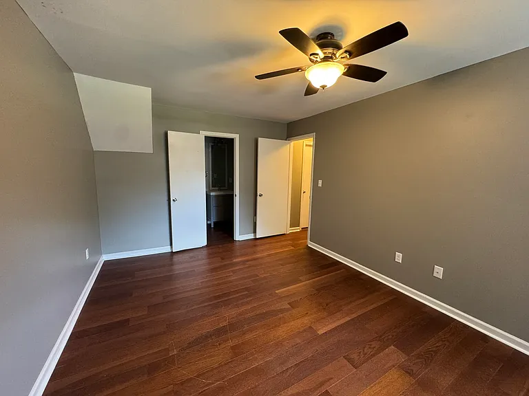 7327 Albert St — Photo 44