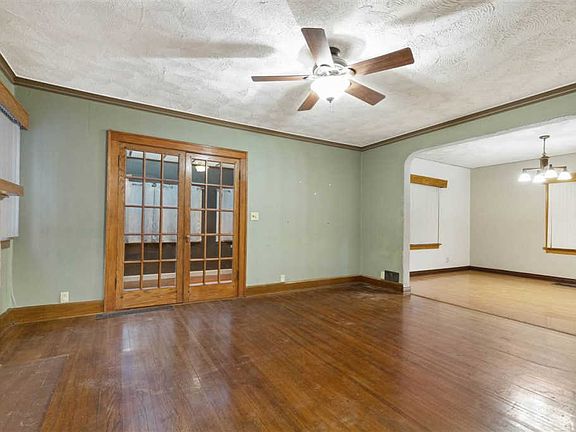 2nd image of 3420 Louise St