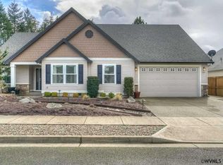 960 Hayes St, Mount Angel, OR 97362