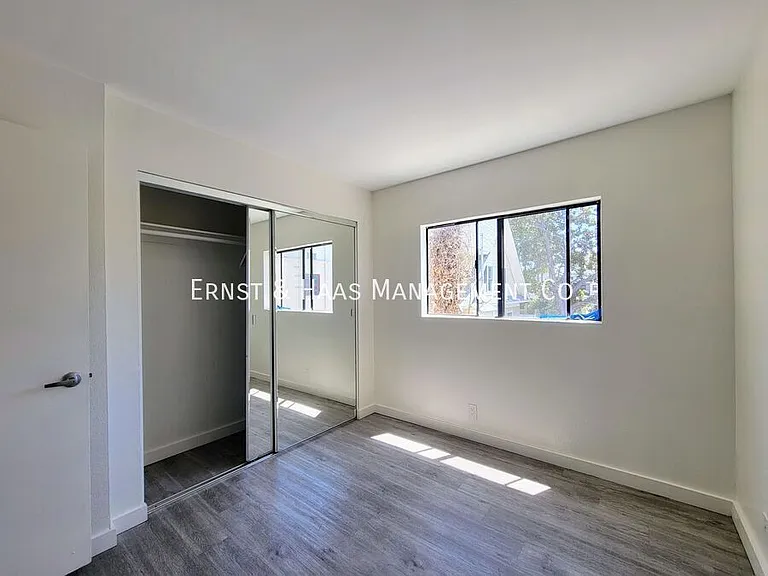 411 W 4th St #3 — Photo 13