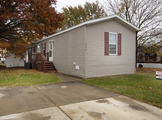 40010 N Cornwall Cir, Sterling Heights, MI