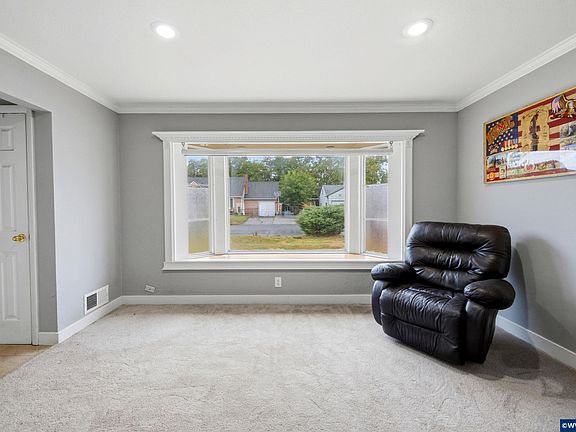 3rd image of 5130 7th Ave NE
