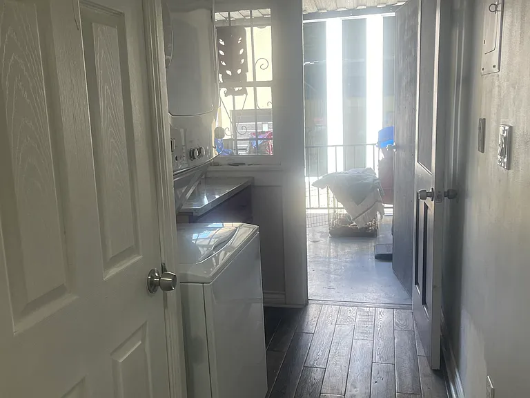1717 N Edgemont St #A — Photo 5