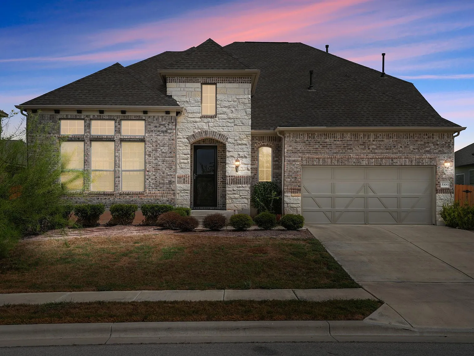 4 bed, 3.0 bath, 3013 sqft, $2,900 — Photo 1