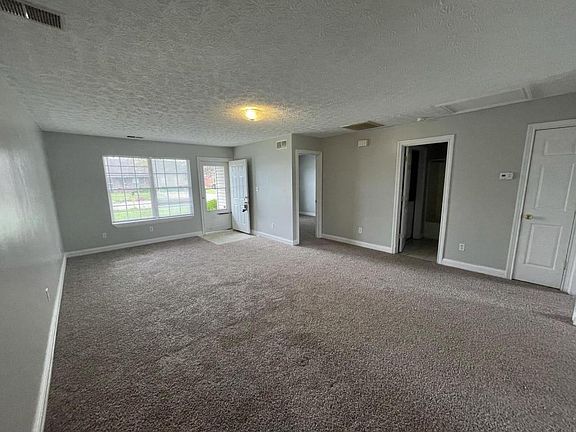 3rd image of 1009 Oak Ln